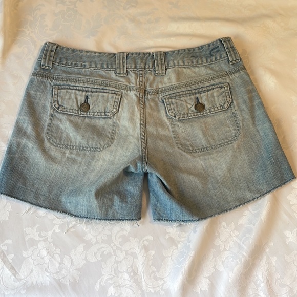 American Eagle jean shorts with 2 front and 2 back pockets light wash Sz 8 - Picture 3 of 12